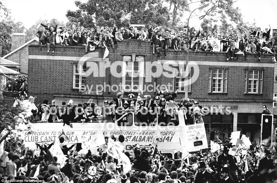 bus%20crowd_zpsvyofpamh.jpg