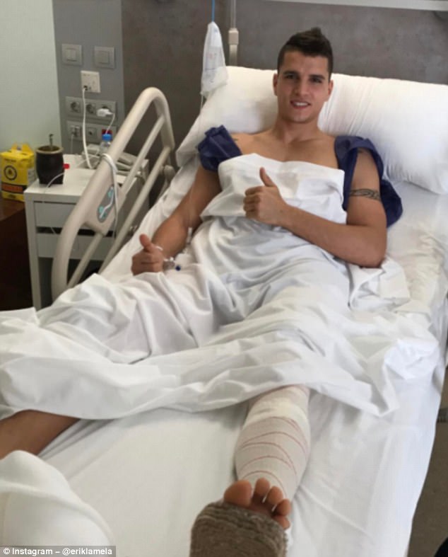 3EDCE27C00000578-4372726-Erik_Lamela_smiles_and_gives_a_thumbs_up_from_his_hospital_bed_a-a-14_1491128823692.jpg